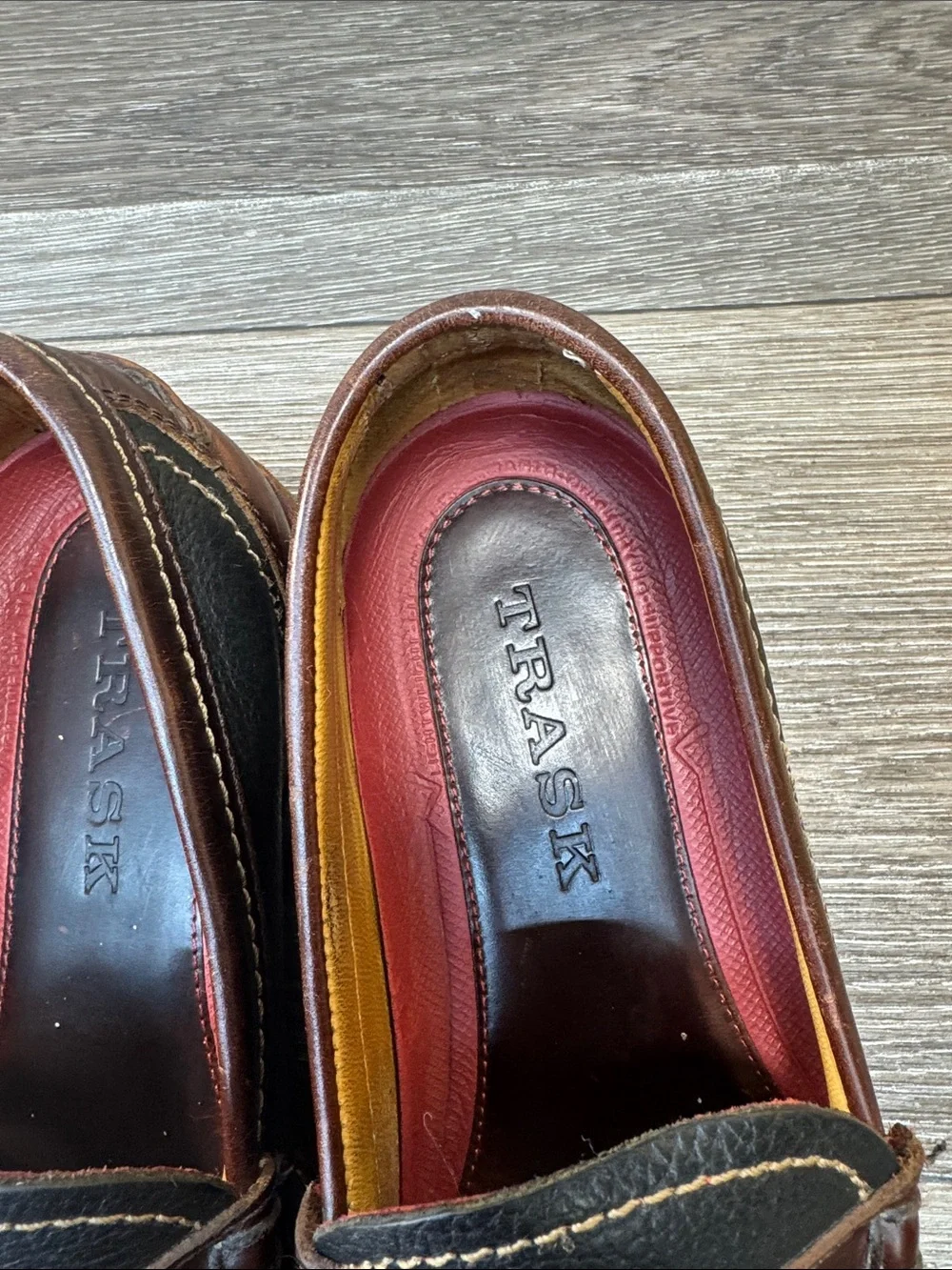 Men's Two-Tone Black and Brown Leather Penny Loafers size 8.5 (j268)